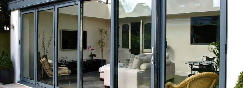 An image showing a 5 panel bifolding door installed by bifold by design in Beaconsfield.